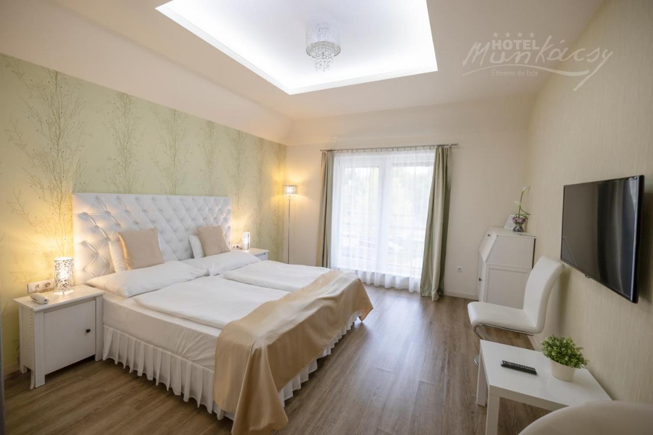 Munkacsy Hotel Bekescsaba Ngoại thất bức ảnh