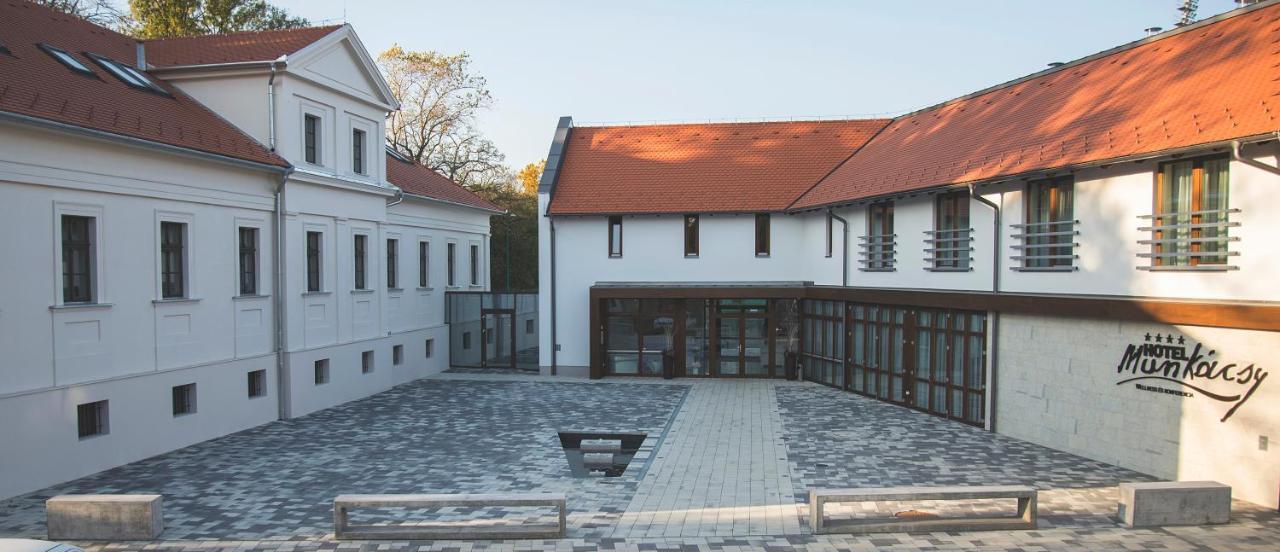 Munkacsy Hotel Bekescsaba Ngoại thất bức ảnh