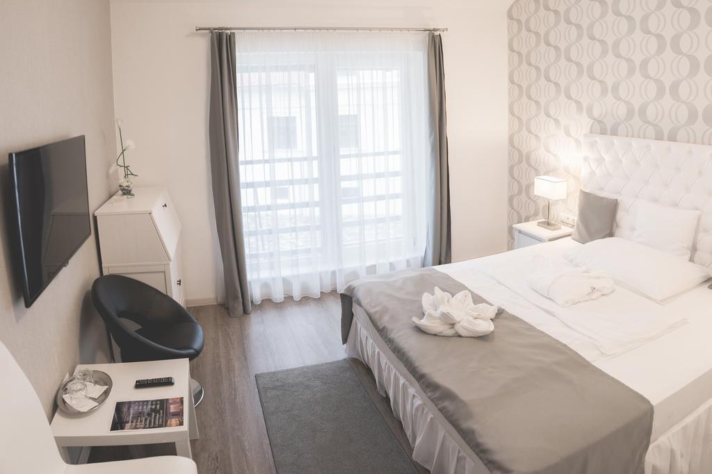 Munkacsy Hotel Bekescsaba Phòng bức ảnh