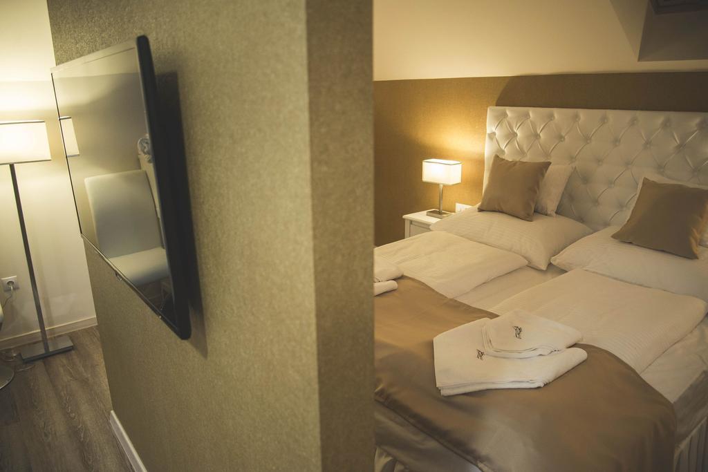 Munkacsy Hotel Bekescsaba Phòng bức ảnh