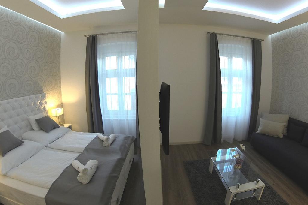Munkacsy Hotel Bekescsaba Phòng bức ảnh