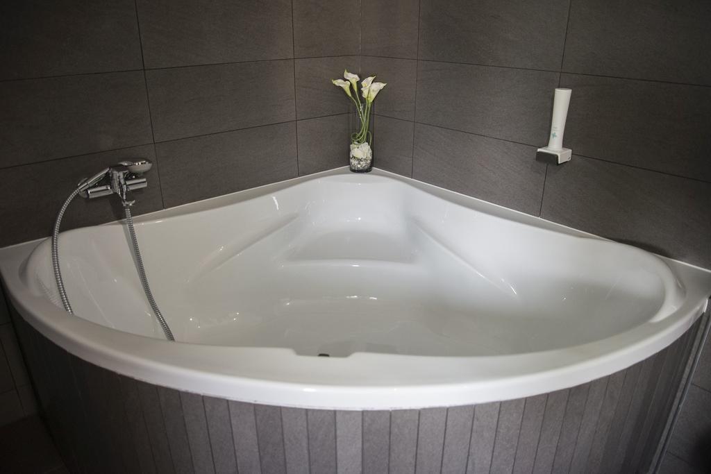 Munkacsy Hotel Bekescsaba Phòng bức ảnh